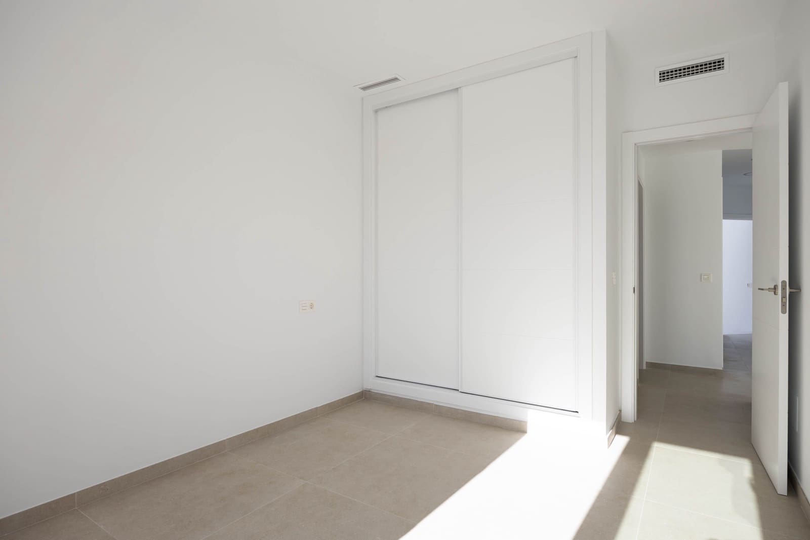 2 makuuhuone Omakotitalo myytävänä paikassa Nerja mukana uima-altaan - 529 000 € (Ref: 9375564)