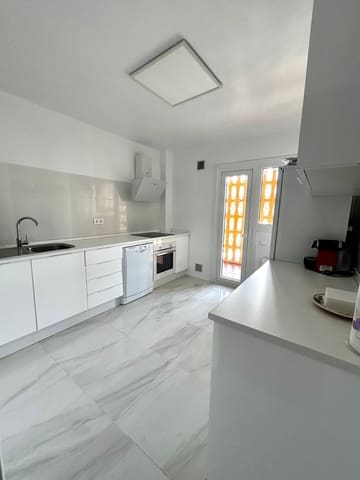 3 soveværelse Lejlighed til leje i Playa de los Boliches, Fuengirola med swimmingpool garage - € 2.300 (Ref: 9379733)
