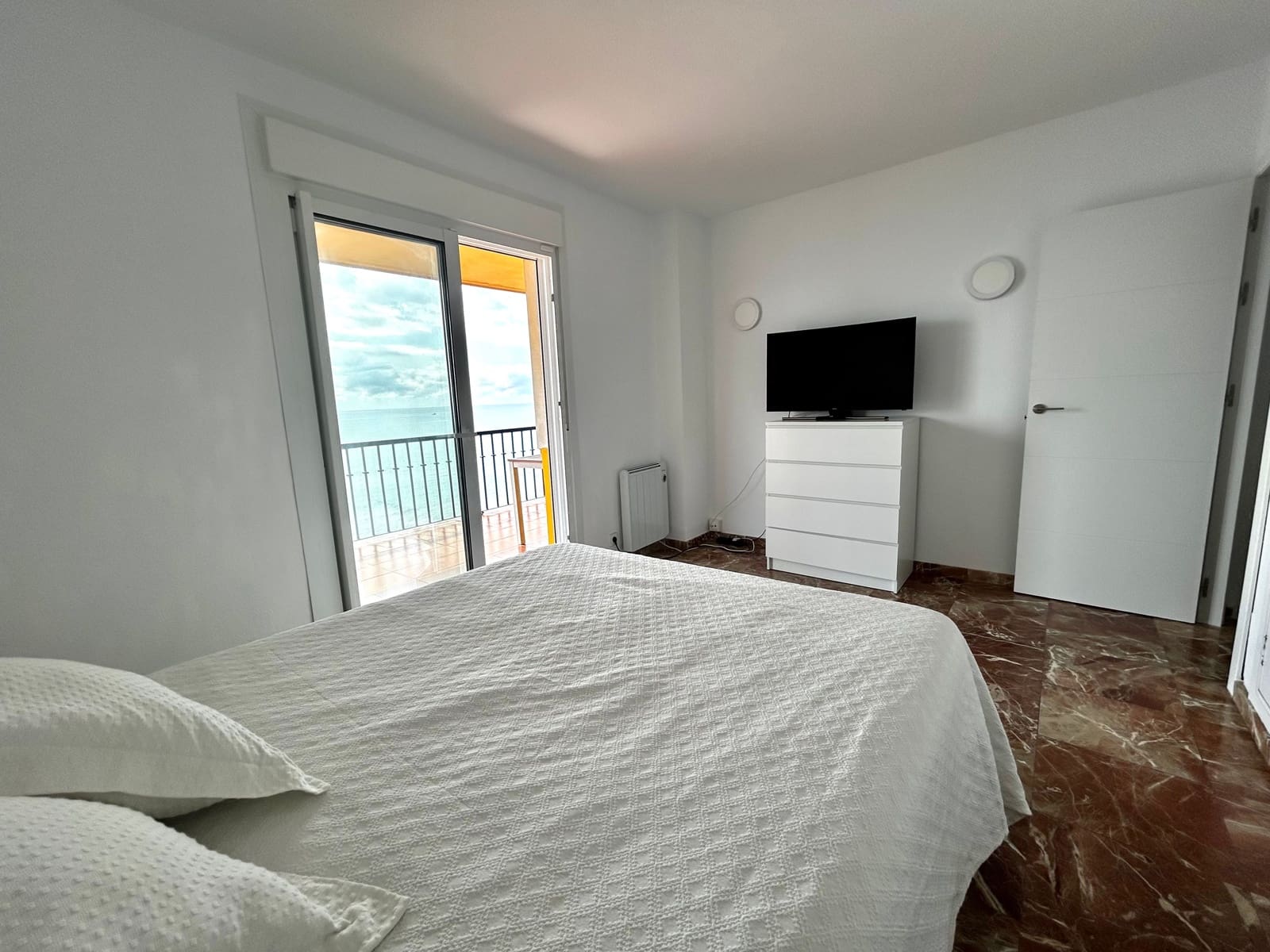 3 quarto Apartamento para arrendar em Fuengirola com piscina garagem - 2 500 € (Ref: 9379733)
