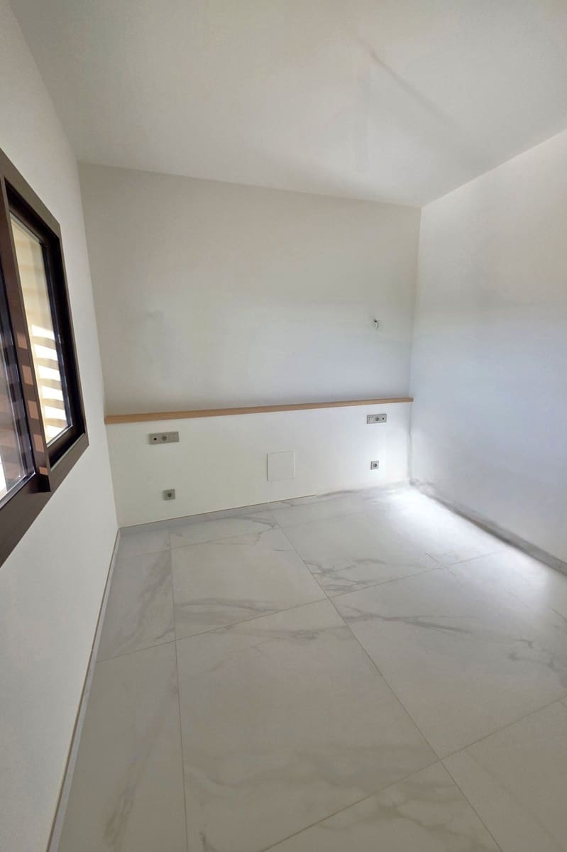 Apartamento de 3 habitaciones en Fuengirola en venta con piscina - 949.000 € (Ref: 9379936)