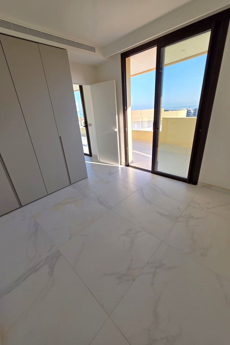 Apartamento de 3 habitaciones en Fuengirola en venta con piscina - 949.000 € (Ref: 9379936)