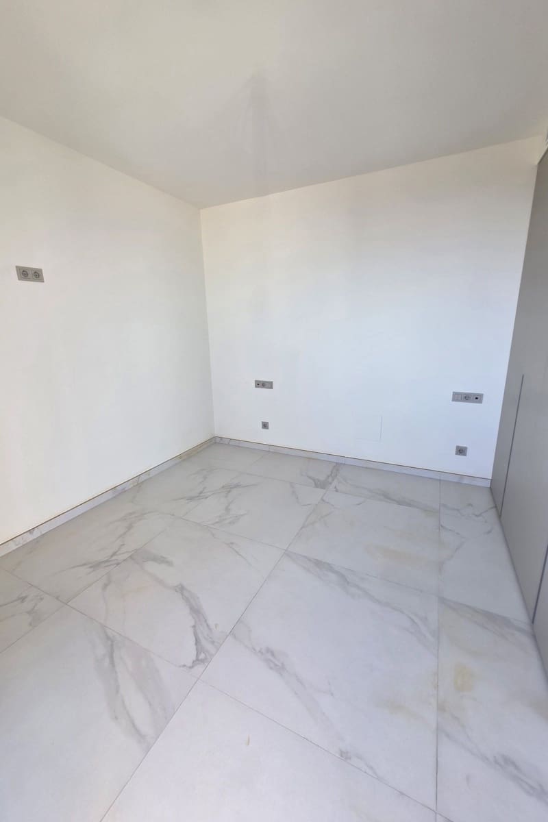 Apartamento de 3 habitaciones en Fuengirola en venta con piscina - 949.000 € (Ref: 9379936)