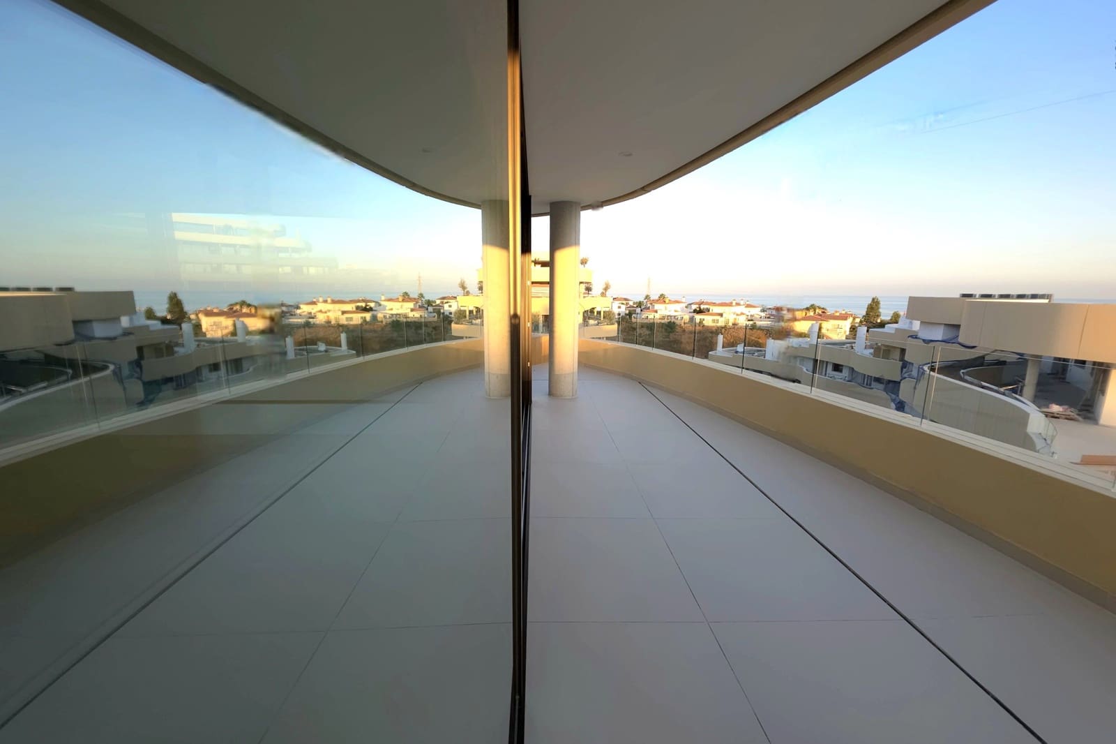 Apartamento de 3 habitaciones en Fuengirola en venta con piscina - 949.000 € (Ref: 9379936)