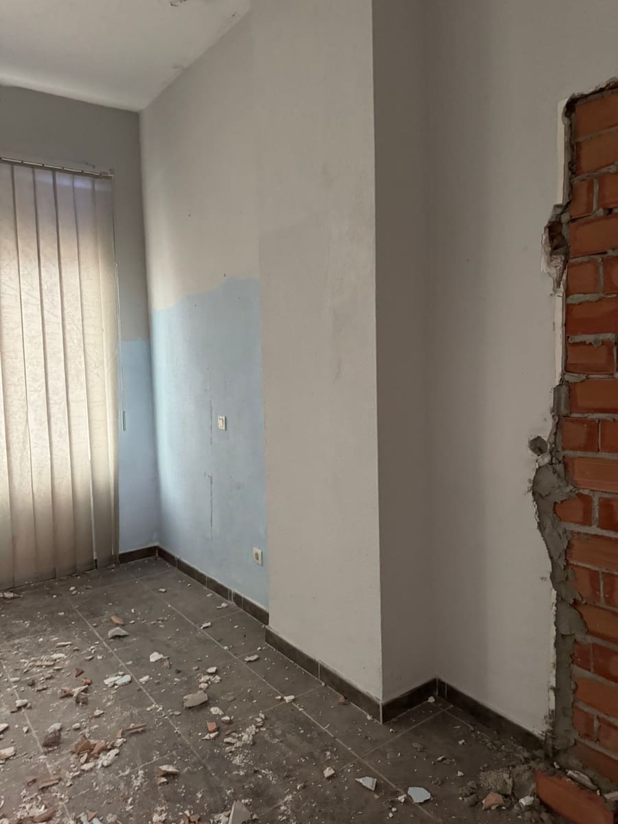 2 bedroom Commercial for sale in Fuengirola - € 220,000 (Ref: 9388710)