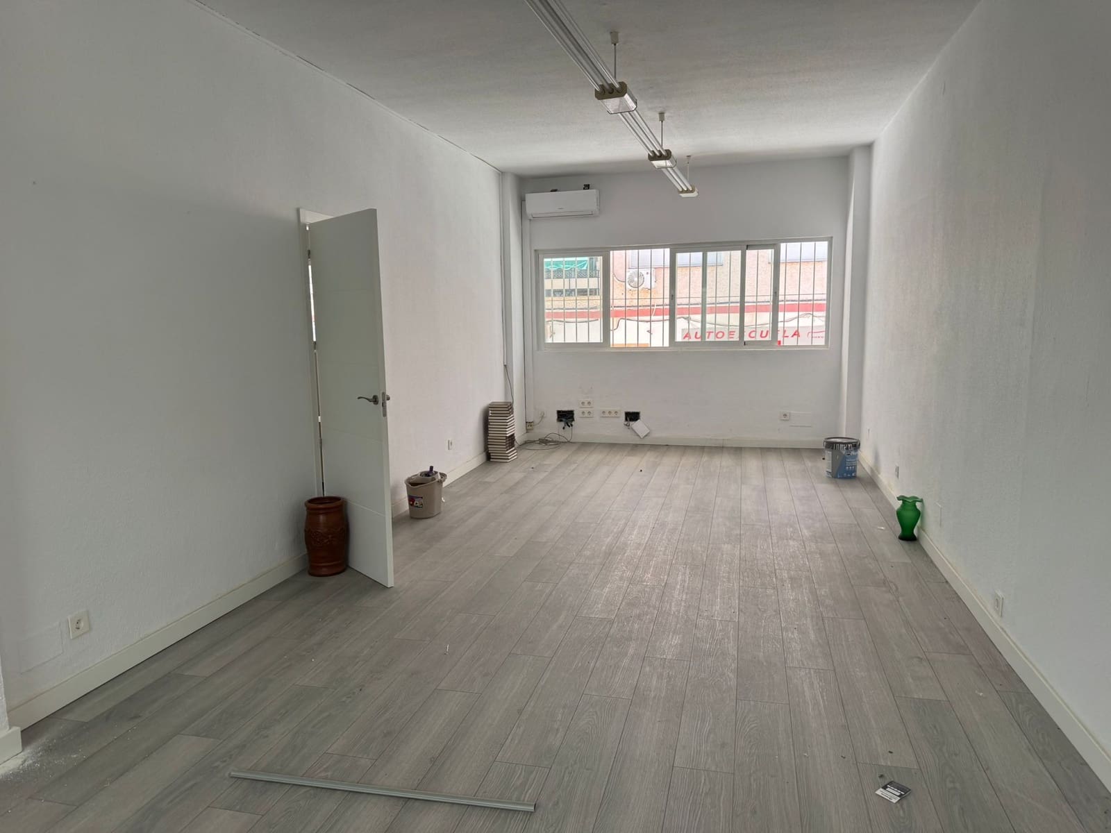 2 bedroom Commercial for sale in Fuengirola - € 220,000 (Ref: 9388710)