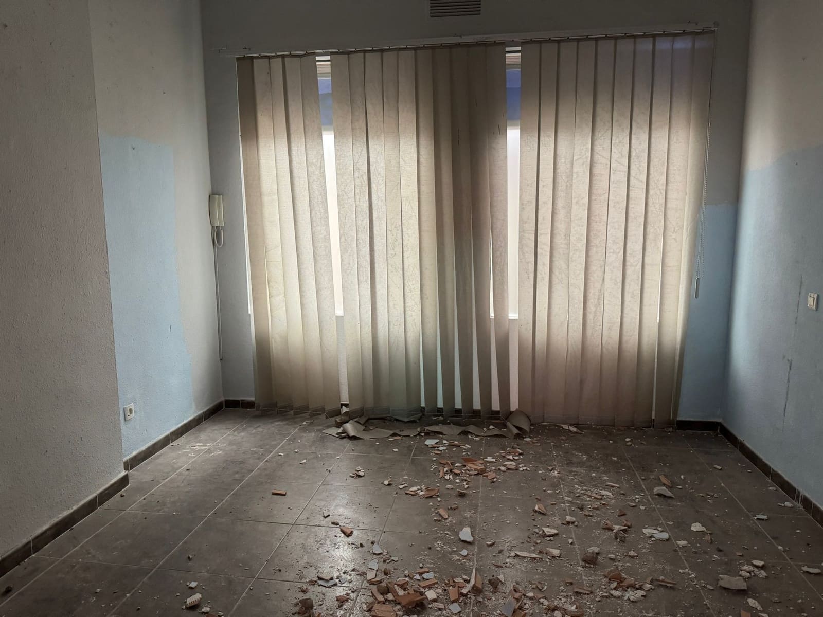 2 bedroom Commercial for sale in Fuengirola - € 220,000 (Ref: 9388710)