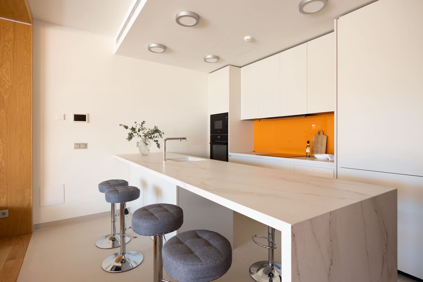 2 bedroom Apartment for sale in Fuengirola with pool - € 782,000 (Ref: 9392048)