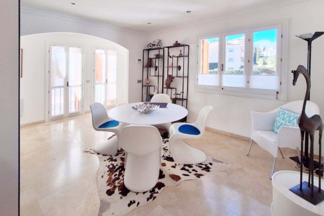 1 soverom Penthouse til salgs i Marbella med svømmebasseng - € 379 000 (Ref: 9396713)