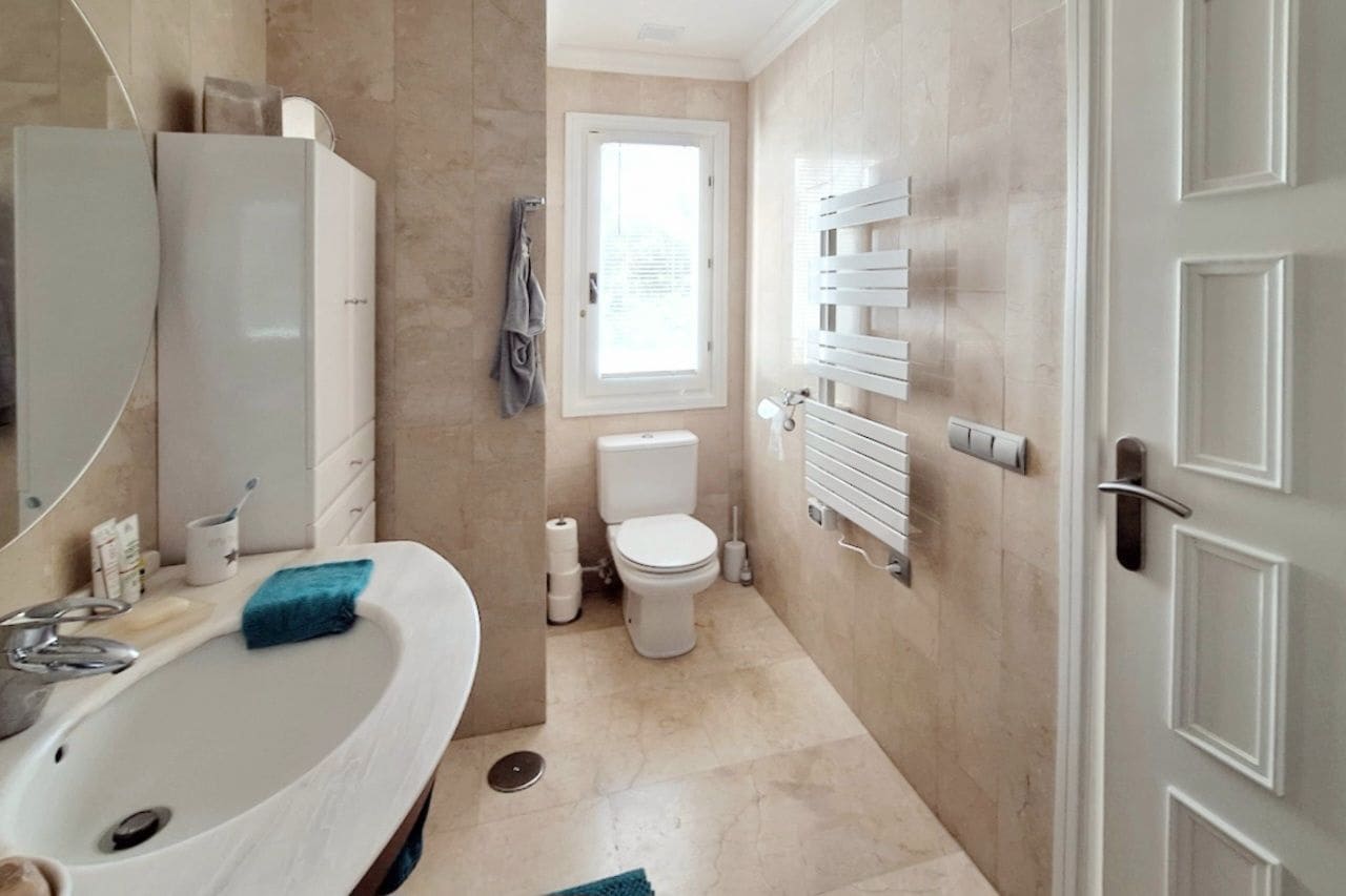 1 soverom Penthouse til salgs i Marbella med svømmebasseng - € 379 000 (Ref: 9396713)