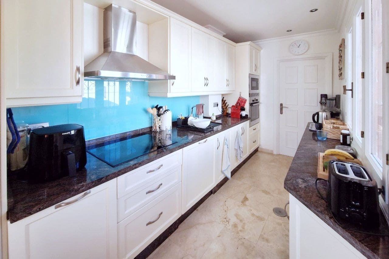 1 soverom Penthouse til salgs i Marbella med svømmebasseng - € 379 000 (Ref: 9396713)