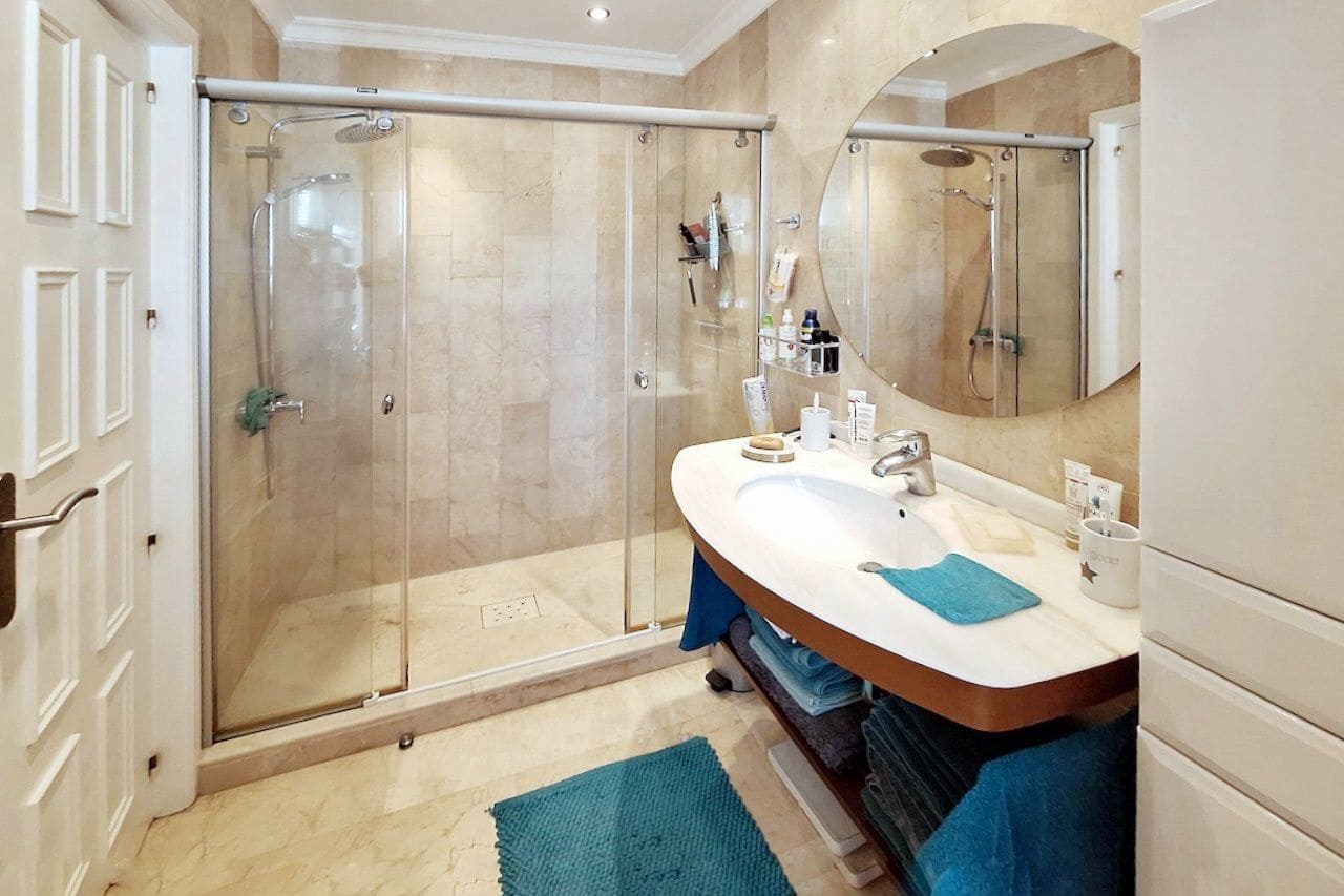 1 soverom Penthouse til salgs i Marbella med svømmebasseng - € 379 000 (Ref: 9396713)