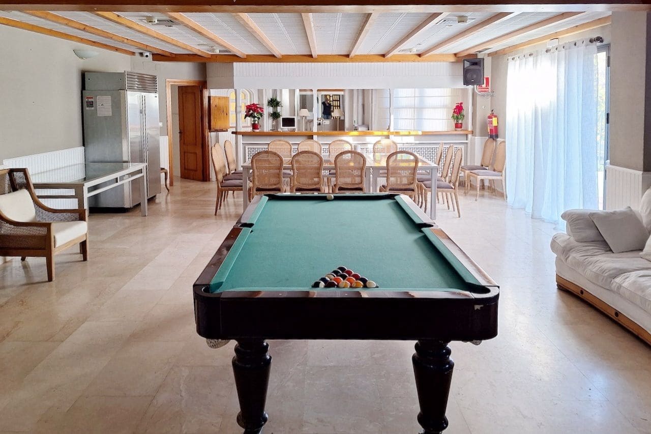 1 soverom Penthouse til salgs i Marbella med svømmebasseng - € 379 000 (Ref: 9396713)