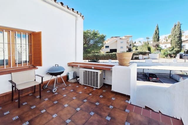 1 soverom Penthouse til salgs i Los Naranjos, Marbella med svømmebasseng - € 379 000 (Ref: 9396713)
