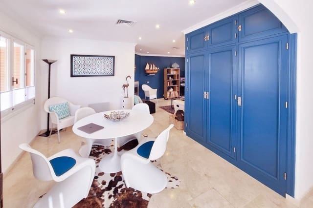 1 soverom Penthouse til salgs i Los Naranjos, Marbella med svømmebasseng - € 379 000 (Ref: 9396713)