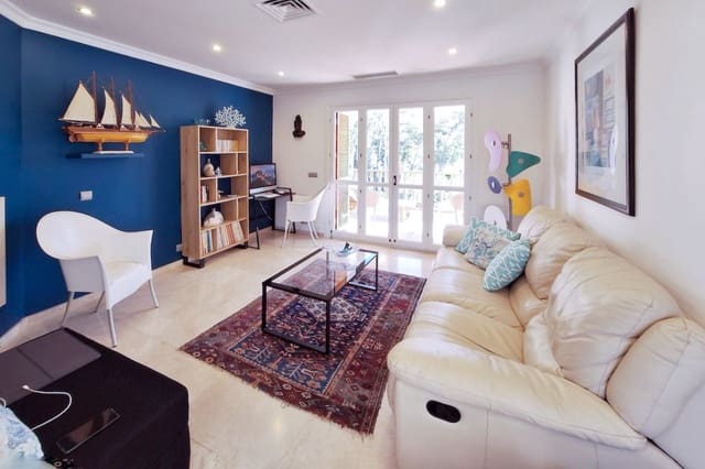 1 soverom Penthouse til salgs i Los Naranjos, Marbella med svømmebasseng - € 379 000 (Ref: 9396713)