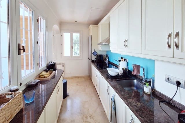 1 soverom Penthouse til salgs i Los Naranjos, Marbella med svømmebasseng - € 379 000 (Ref: 9396713)