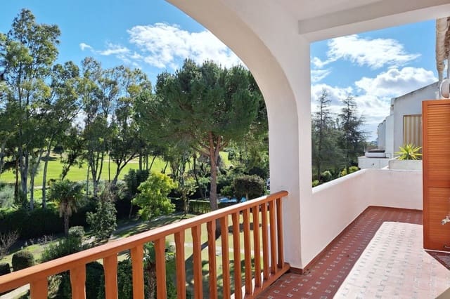 1 soverom Penthouse til salgs i Los Naranjos, Marbella med svømmebasseng - € 379 000 (Ref: 9396713)