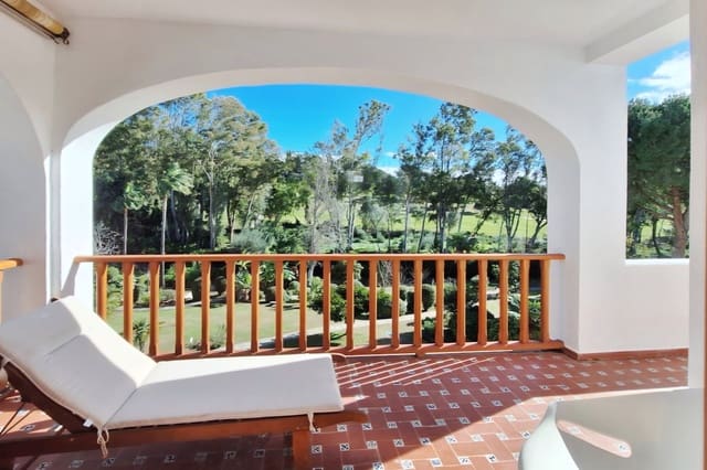 1 soverom Penthouse til salgs i Los Naranjos, Marbella med svømmebasseng - € 379 000 (Ref: 9396713)