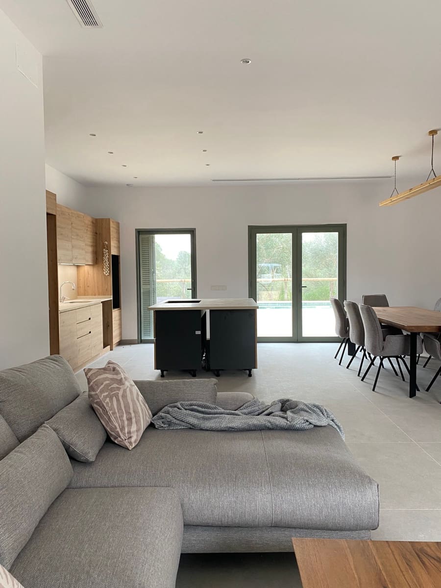 4 bedroom Townhouse for rent in Sencelles with pool - € 3,800 (Ref: 9396887)