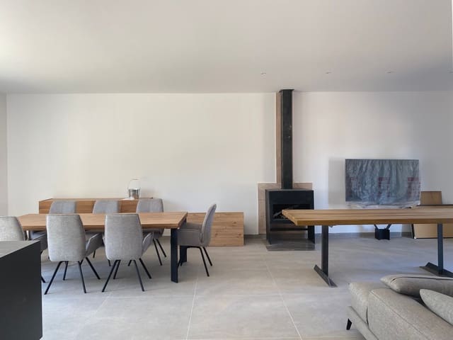 4 bedroom Townhouse for rent in Sencelles with pool - € 3,800 (Ref: 9396887)