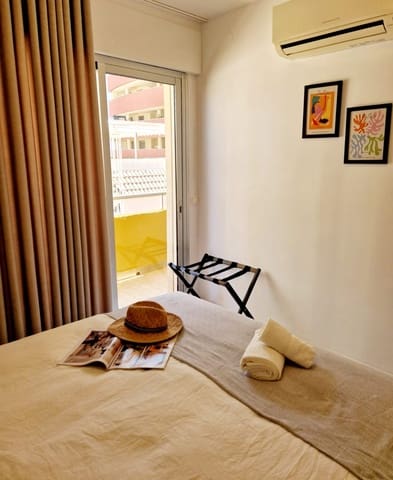 2 bedroom Apartment for rent in Zona Puerto Deportivo, Fuengirola - € 1,100 (Ref: 9399964)