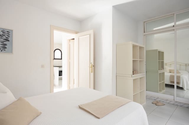 4 makuuhuone Omakotitalo myytävänä paikassa Calahonda, Mijas mukana uima-altaan - 450 000 € (Ref: 9400907)