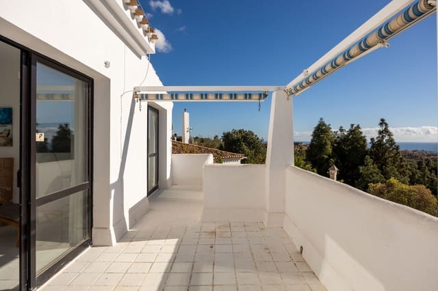 4 makuuhuone Omakotitalo myytävänä paikassa Calahonda, Mijas mukana uima-altaan - 450 000 € (Ref: 9400907)