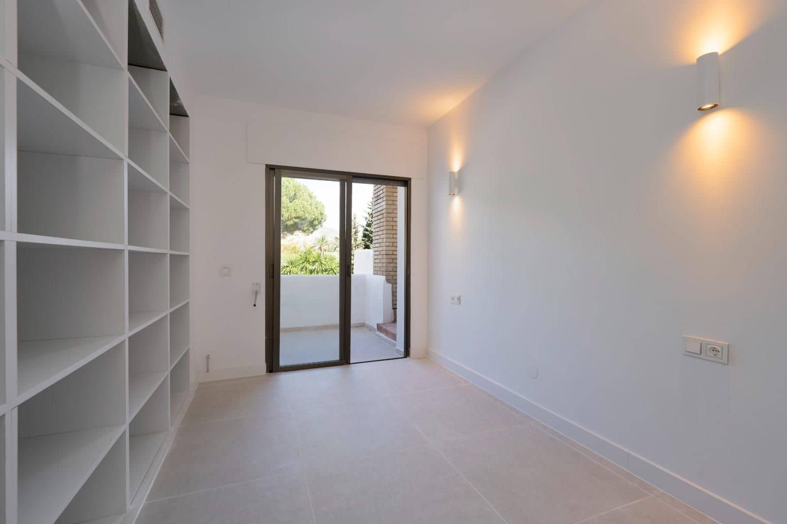 3 slaapkamer Appartement te huur in Marbella met zwembad - € 2.300 (Ref: 9401021)