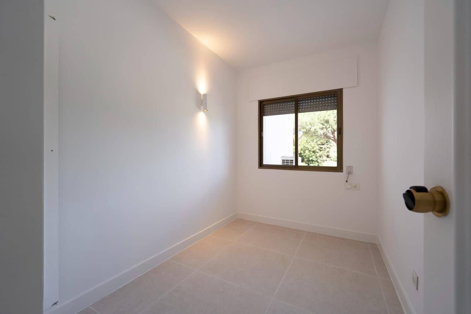 3 slaapkamer Appartement te huur in Marbella met zwembad - € 2.300 (Ref: 9401021)