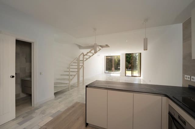 3 bedroom Apartment for rent in Las Brisas, Marbella with pool - € 2,300 (Ref: 9401021)