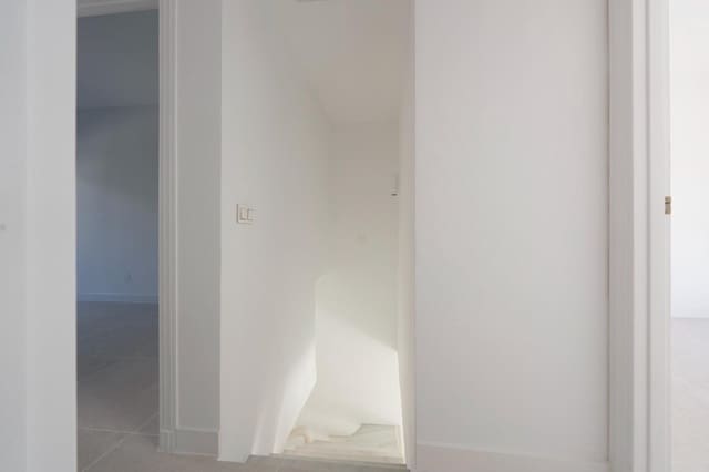 3 bedroom Apartment for rent in Las Brisas, Marbella with pool - € 2,300 (Ref: 9401021)