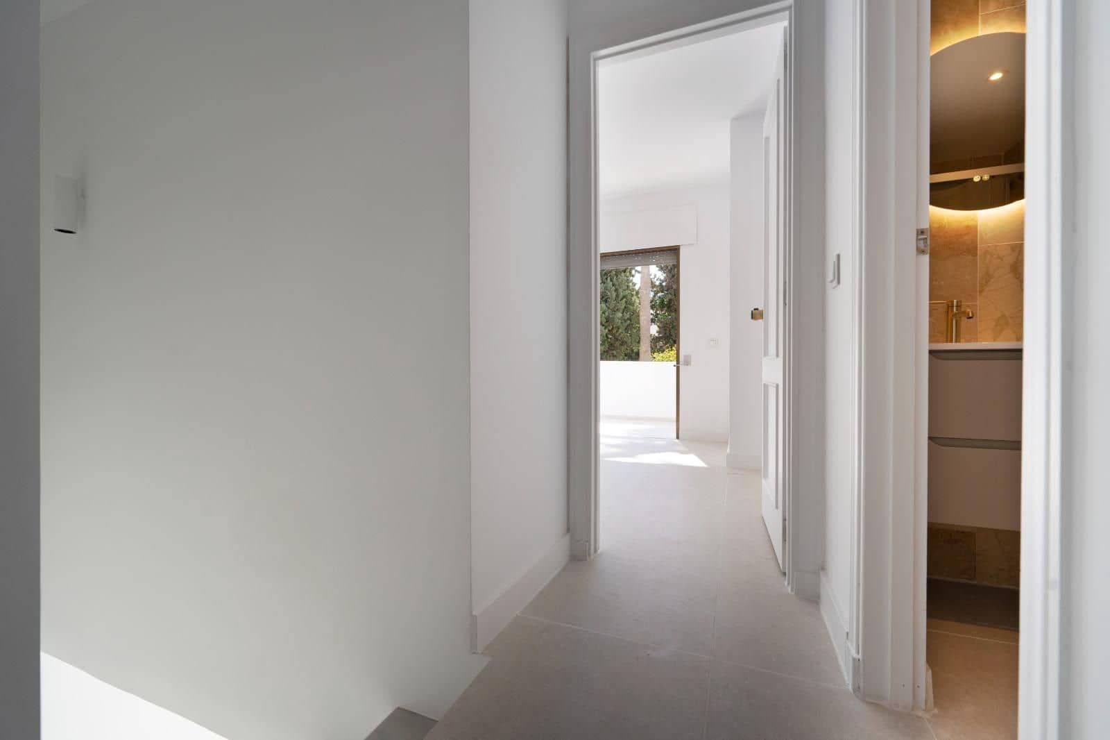 3 slaapkamer Appartement te huur in Marbella met zwembad - € 2.300 (Ref: 9401021)