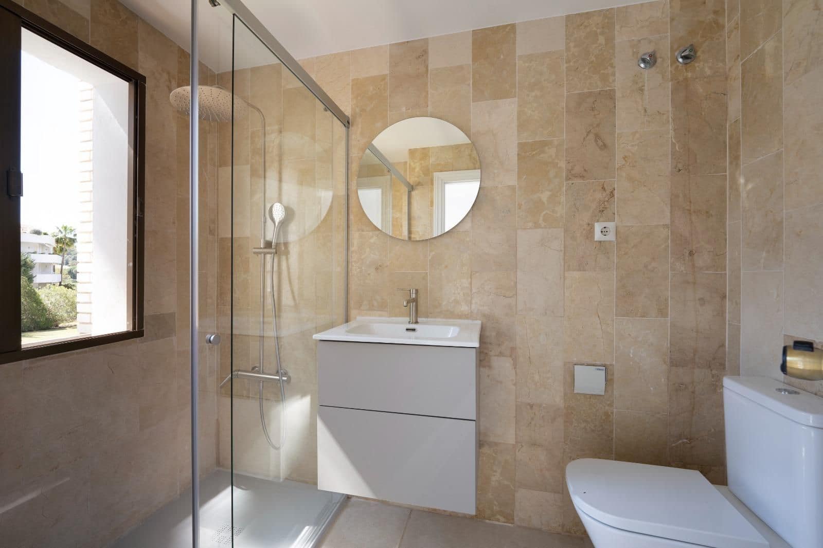 3 slaapkamer Appartement te huur in Marbella met zwembad - € 2.300 (Ref: 9401021)