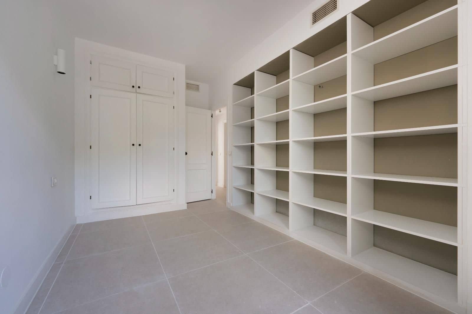 3 slaapkamer Appartement te huur in Marbella met zwembad - € 2.300 (Ref: 9401021)