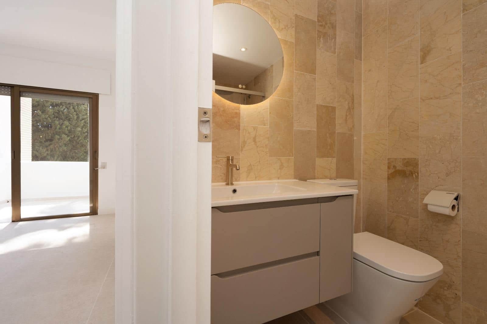 3 slaapkamer Appartement te huur in Marbella met zwembad - € 2.300 (Ref: 9401021)