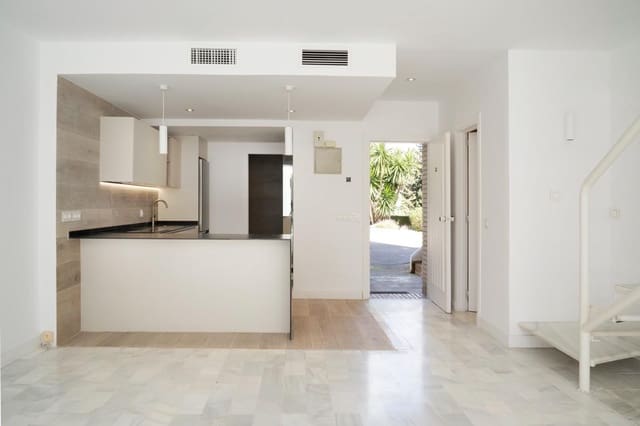 3 bedroom Apartment for rent in Las Brisas, Marbella with pool - € 2,300 (Ref: 9401021)