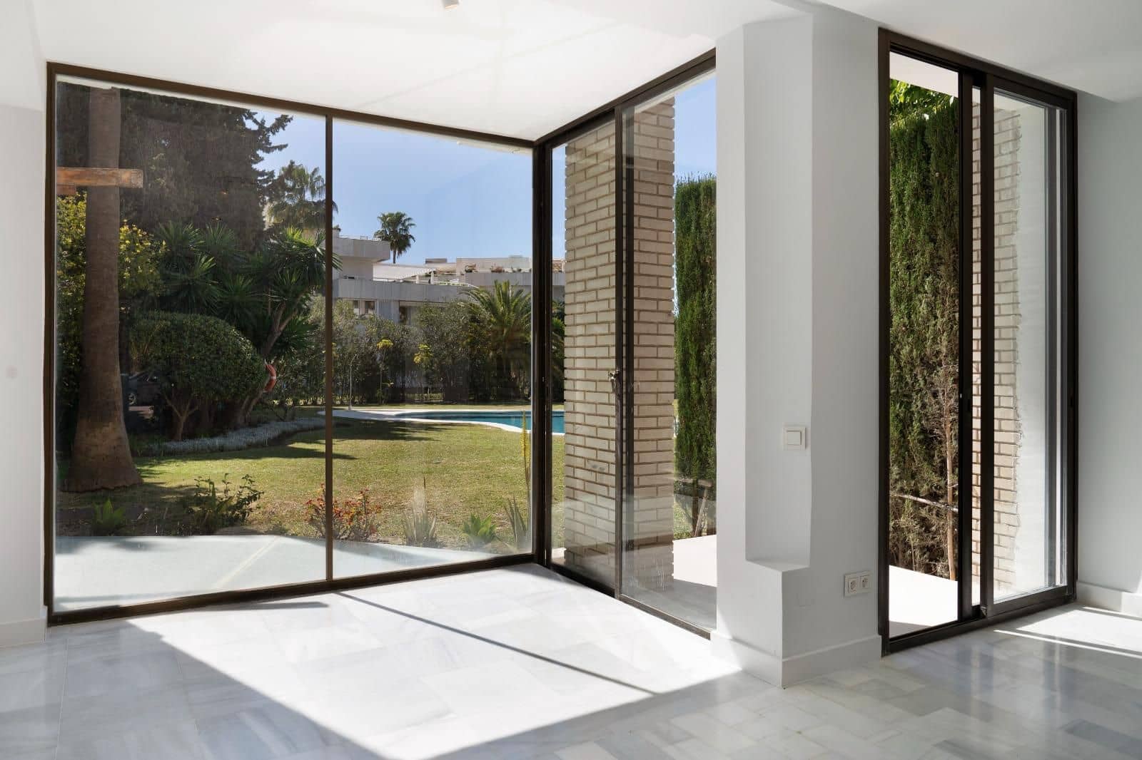 3 slaapkamer Appartement te huur in Marbella met zwembad - € 2.300 (Ref: 9401021)