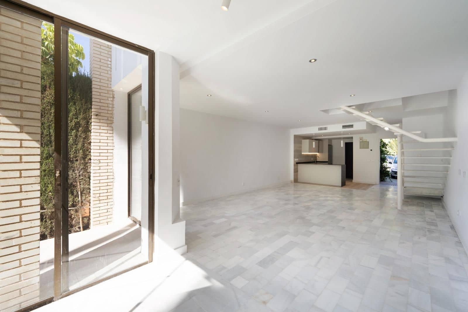 3 slaapkamer Appartement te huur in Marbella met zwembad - € 2.300 (Ref: 9401021)