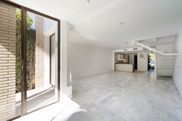 3 bedroom Apartment for rent in Las Brisas, Marbella with pool - € 2,300 (Ref: 9401021)