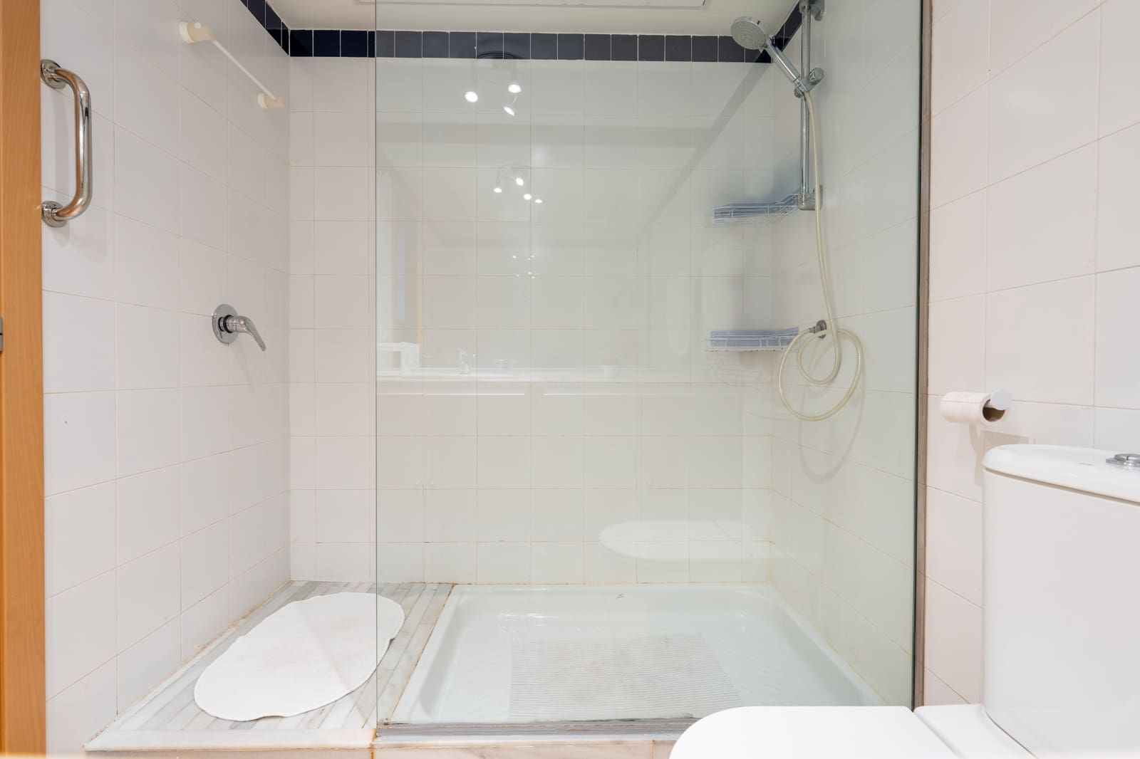 2 bedroom Apartment for sale in Almeria city with pool - € 175,000 (Ref: 9409385)