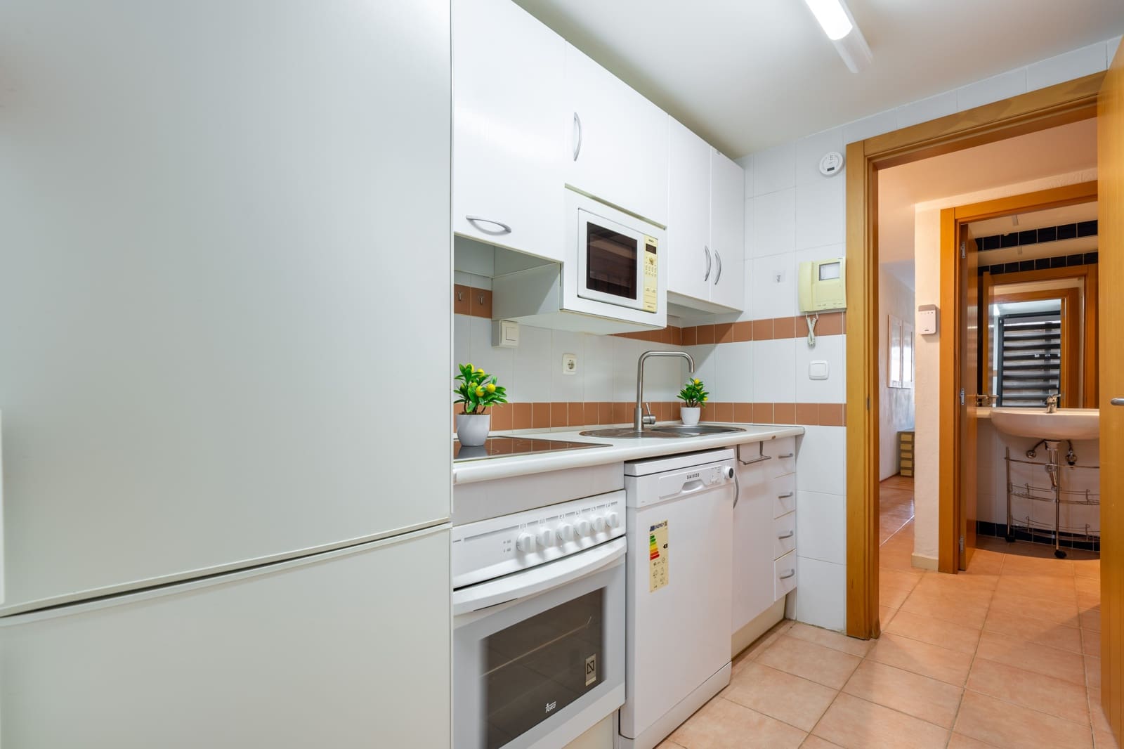 2 bedroom Apartment for sale in Almeria city with pool - € 175,000 (Ref: 9409385)