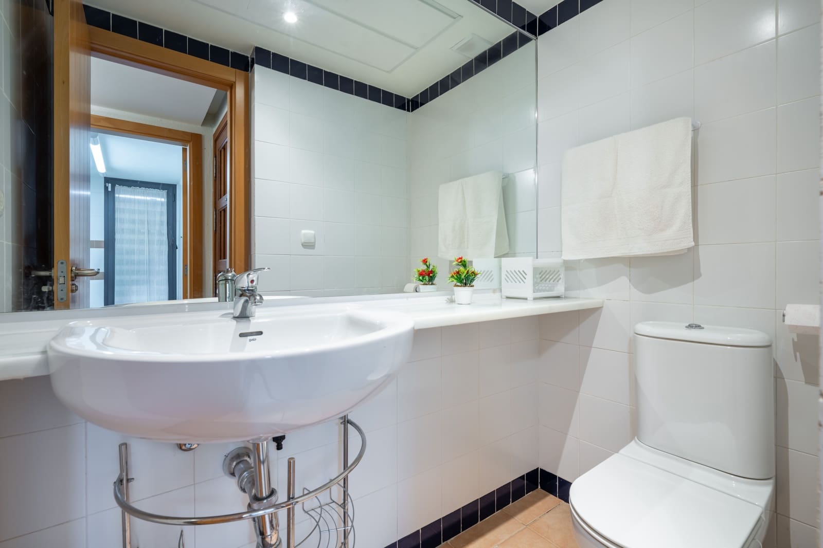 2 bedroom Apartment for sale in Almeria city with pool - € 175,000 (Ref: 9409385)