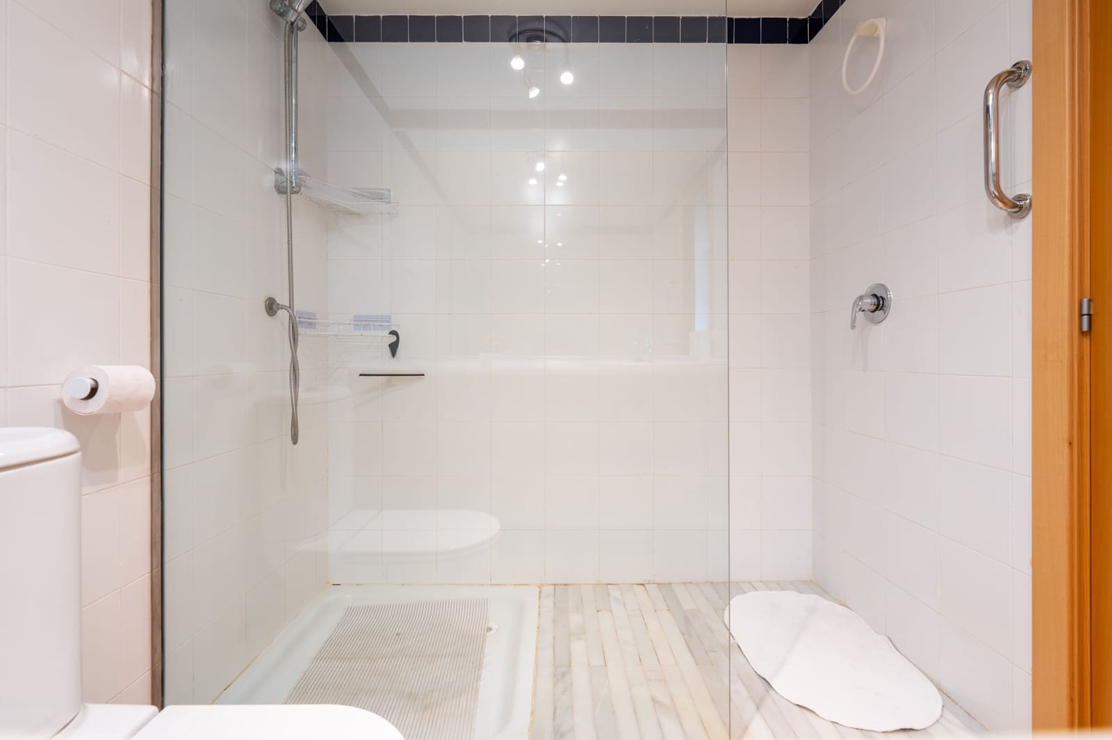 2 bedroom Apartment for sale in Almeria city with pool - € 175,000 (Ref: 9409385)