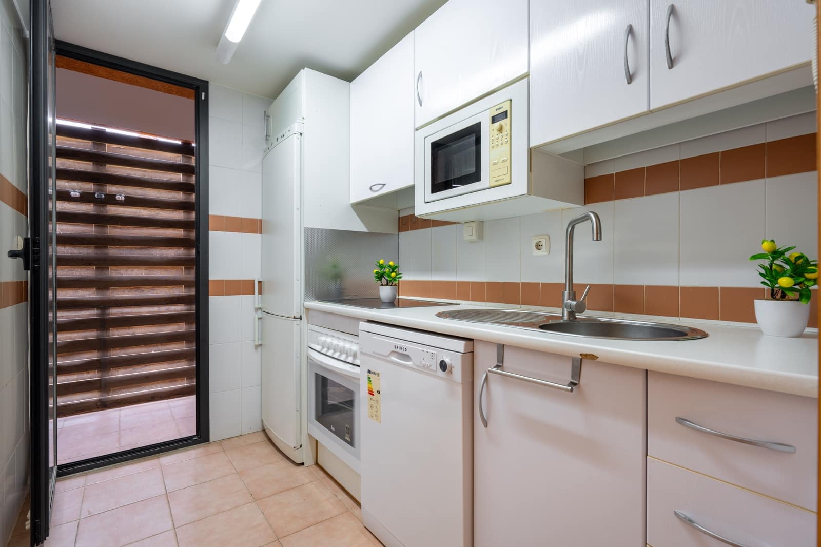 2 bedroom Apartment for sale in Almeria city with pool - € 175,000 (Ref: 9409385)