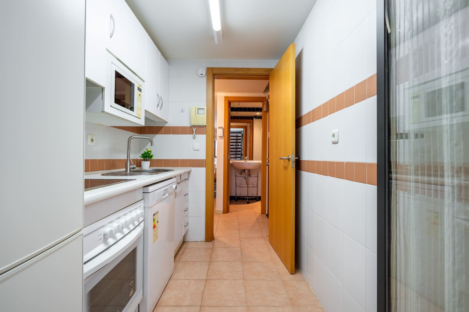 2 bedroom Apartment for sale in Almeria city with pool - € 175,000 (Ref: 9409385)