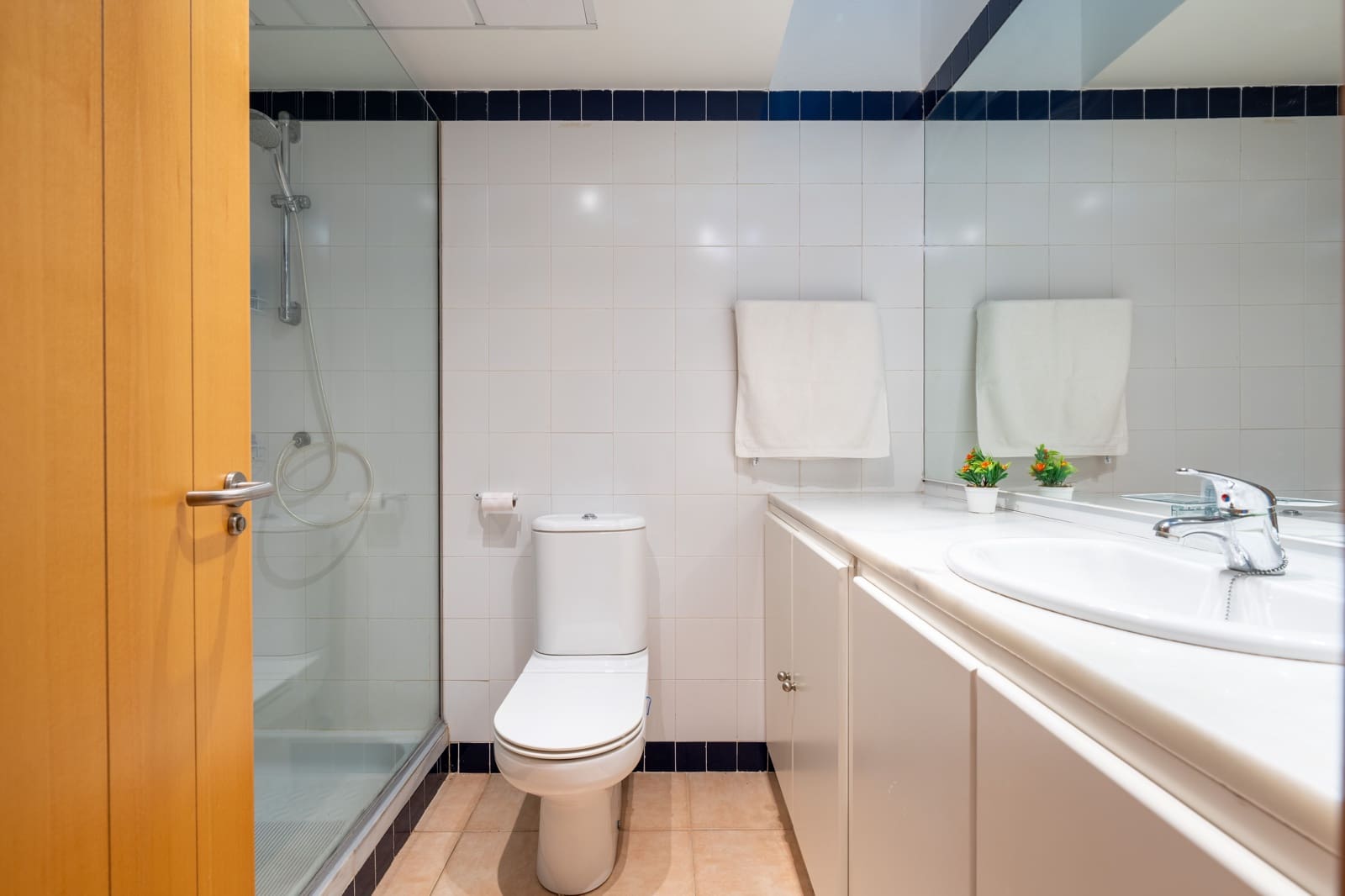 2 bedroom Apartment for sale in Almeria city with pool - € 175,000 (Ref: 9409385)