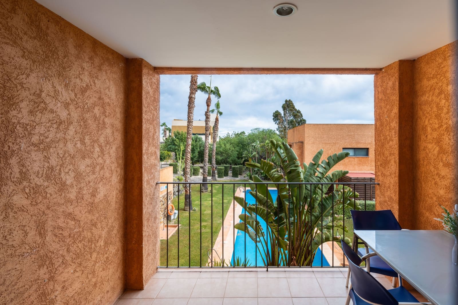 2 bedroom Apartment for sale in Almeria city with pool - € 175,000 (Ref: 9409385)