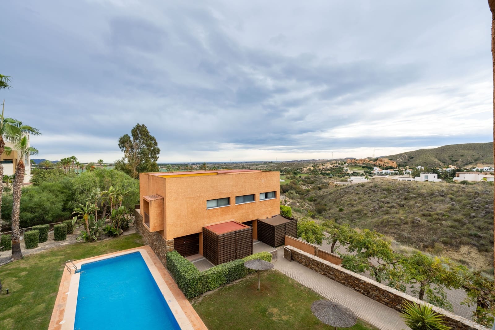 2 bedroom Apartment for sale in Almeria city with pool - € 175,000 (Ref: 9409385)