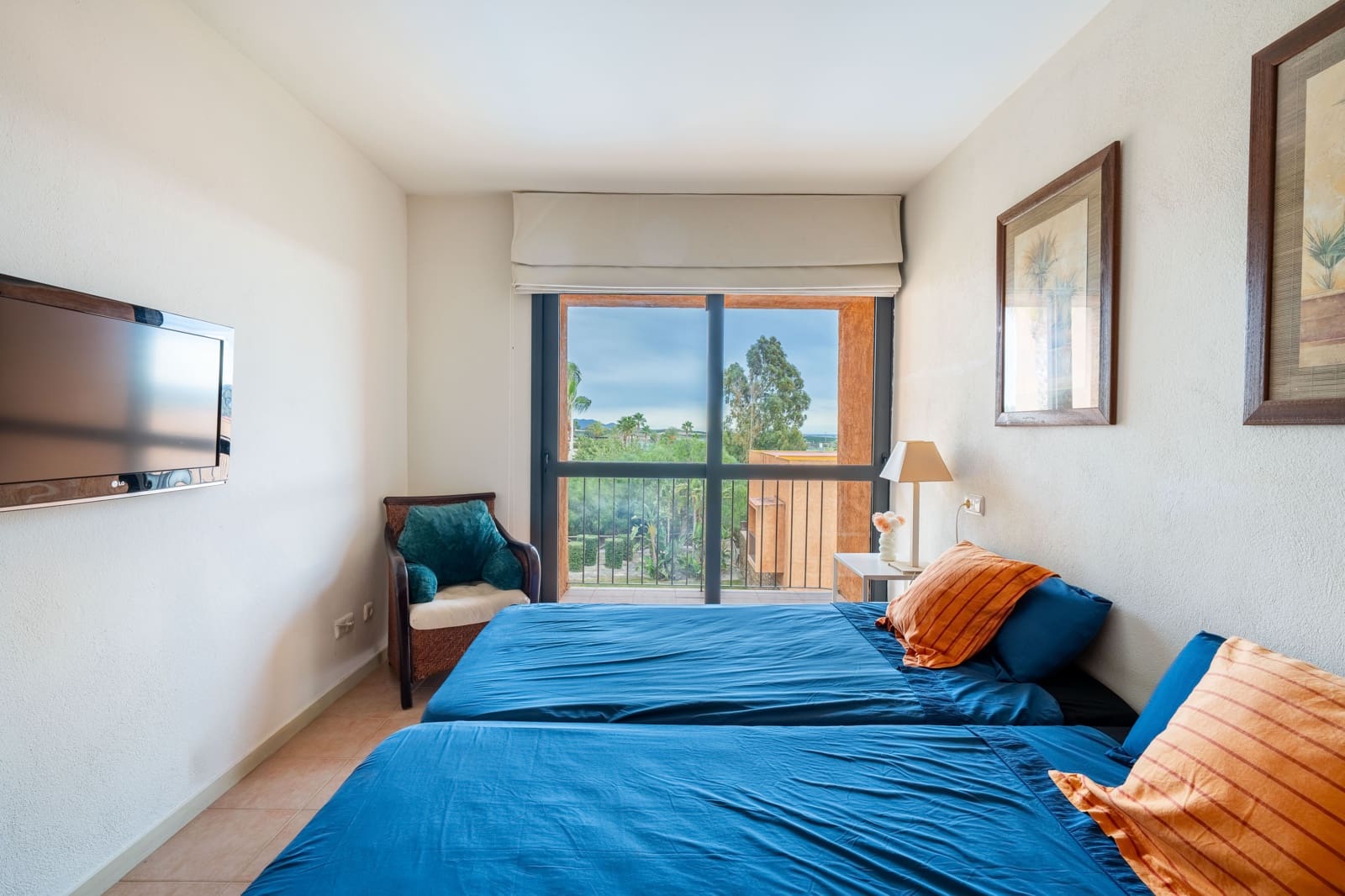 2 bedroom Apartment for sale in Almeria city with pool - € 175,000 (Ref: 9409385)