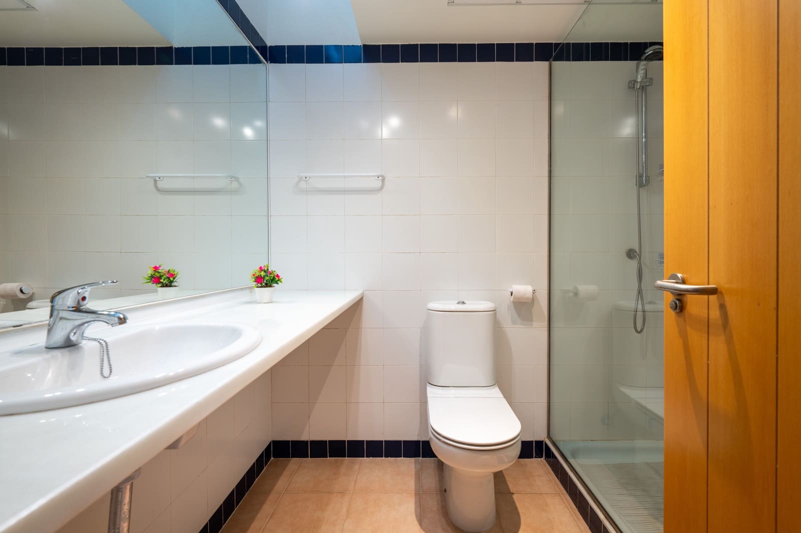 2 bedroom Apartment for sale in Almeria city with pool - € 175,000 (Ref: 9409385)